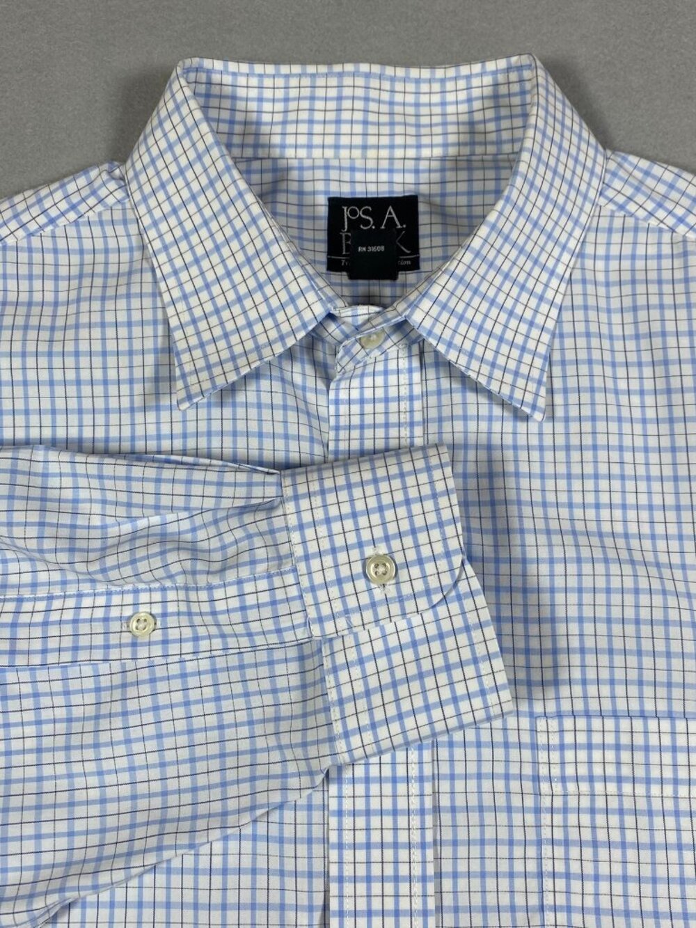 Jos A Bank Traveler's Collection Long Sleeve Button Dress Shirt Mens Size 17-34